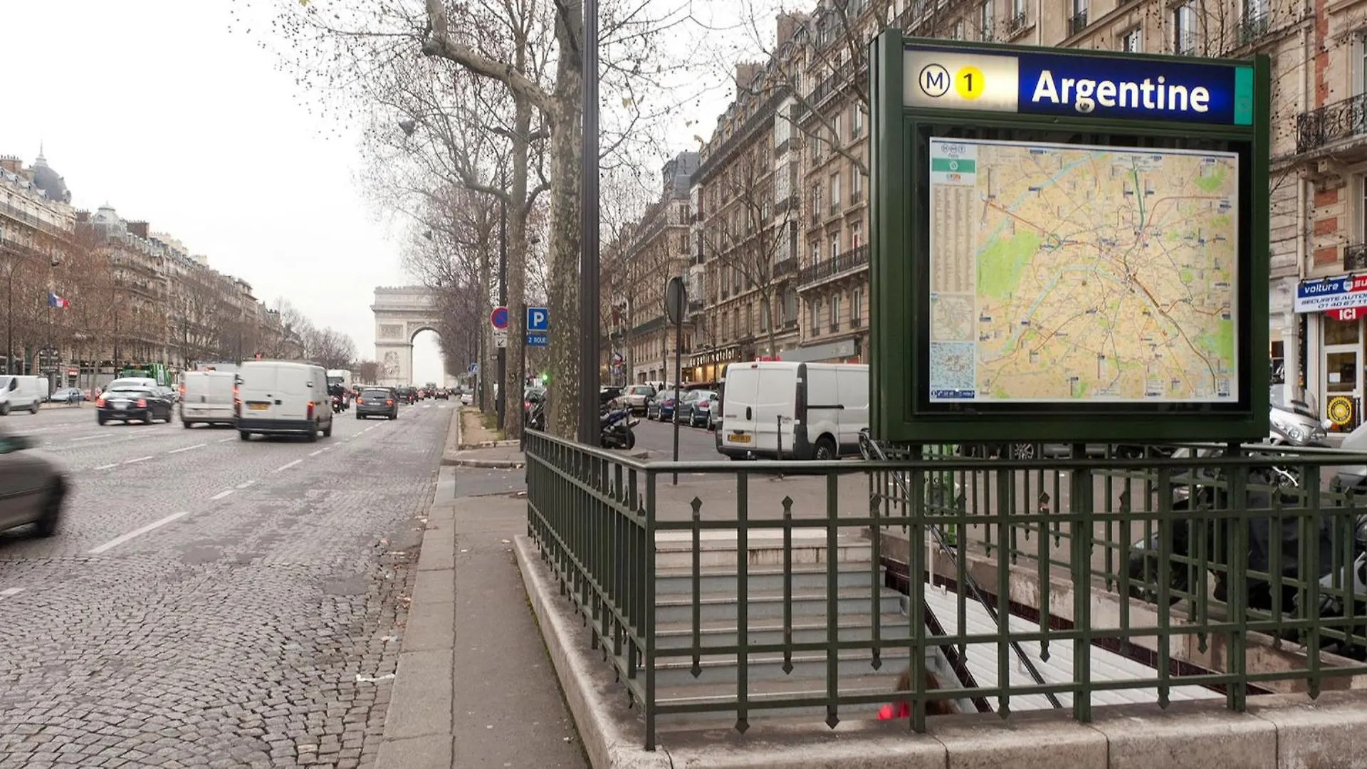 Studette Paris Champs Elysees 0*,  France