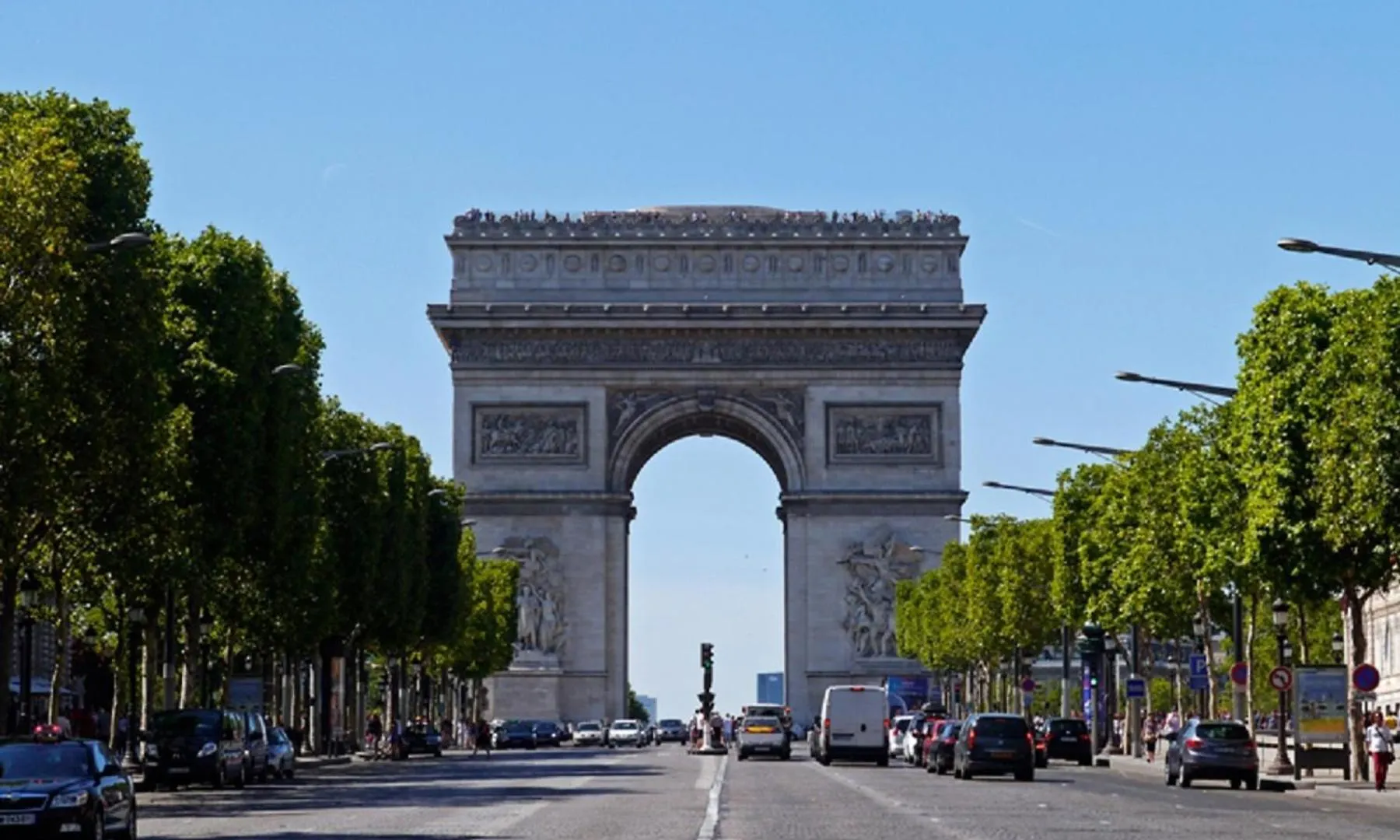 Studette Paris Champs Elysees contacts