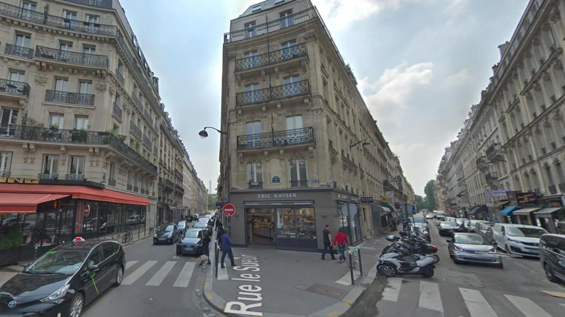Studette Paris Champs Elysees Fransa